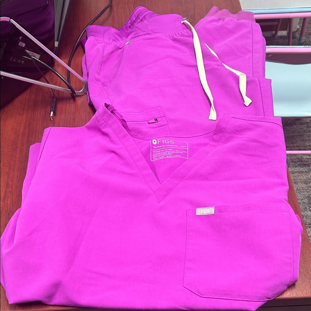 Figs Women's Pink Scrub Set
